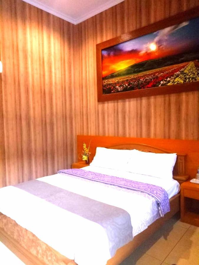 Hotel Kencana Rembang Exterior photo